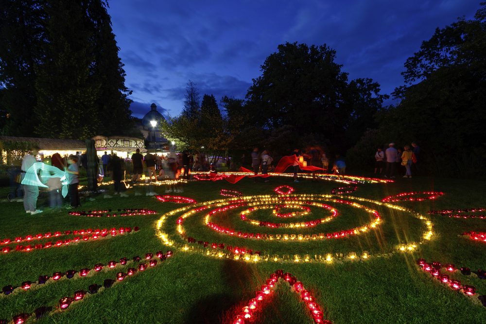 leuchtende Teelichter beim Lichterfest in Bad Wildungen