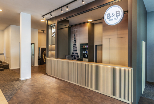Rezeption des B&B Hotel Eschweiler