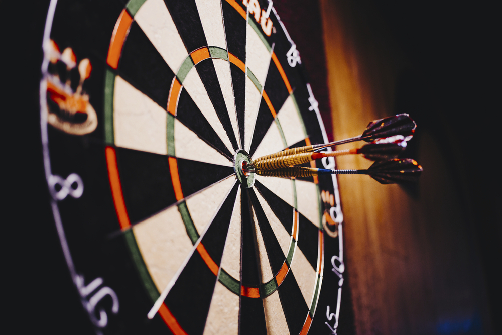 Dartsscheibe mit Pfeilen
