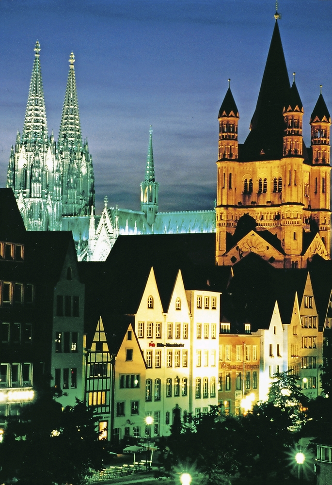 Aussicht am Abend aus dem Maritim Hotel Köln