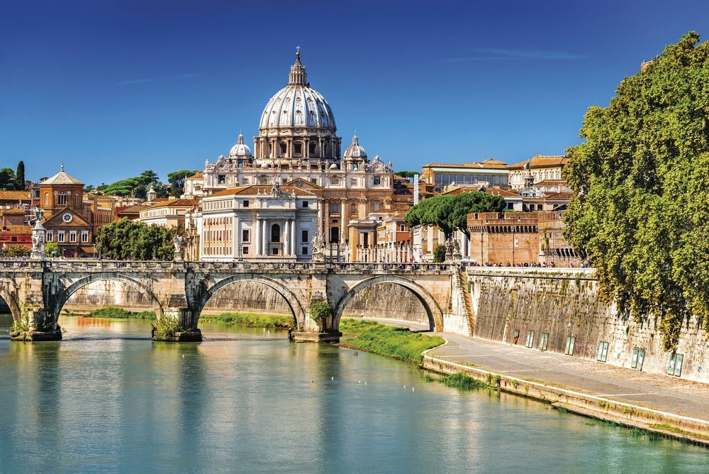 Petersdom mit Tiber