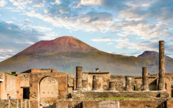 Die Ruinen von Pompeji vor dem Versuv in Neapel