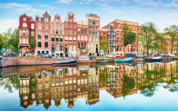 traditionelle holländische Häuser an den Kanälen in Amsterdam