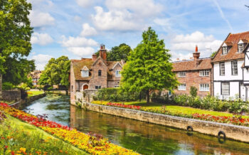 Ansicht der typischen Häuser und Gebäude in Canterbury, England