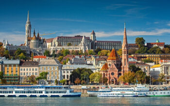 Blick auf das Flussufer von Budapest